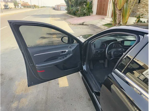 Car image 11