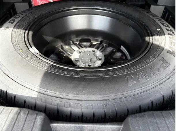 Car image 24