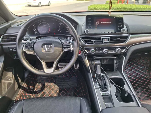 Car image 15