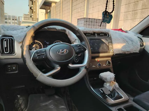 Car image 28