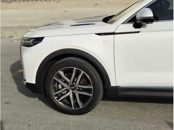 Car image 9
