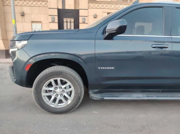 Car image 9
