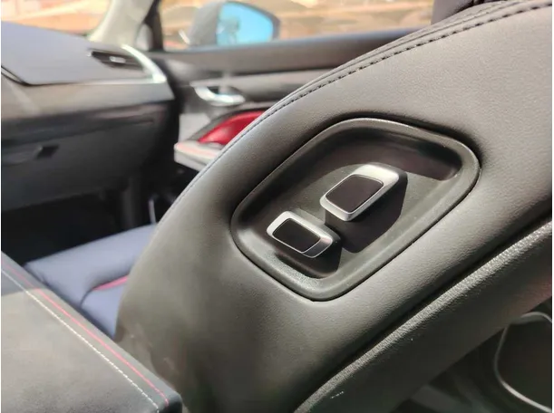 Car image 36