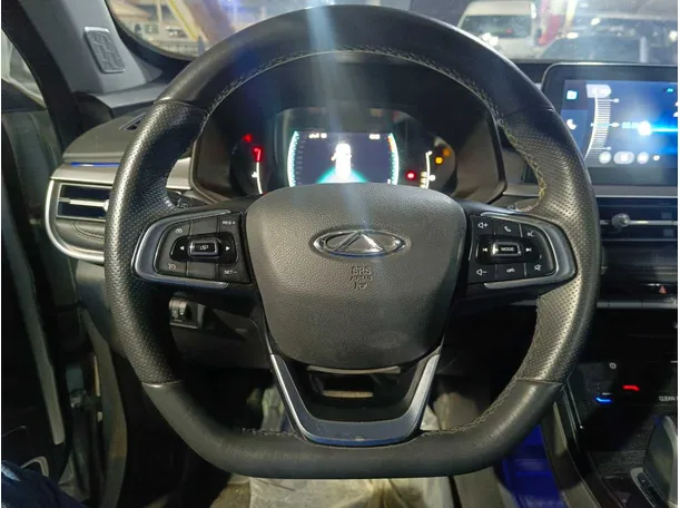 Car image 10