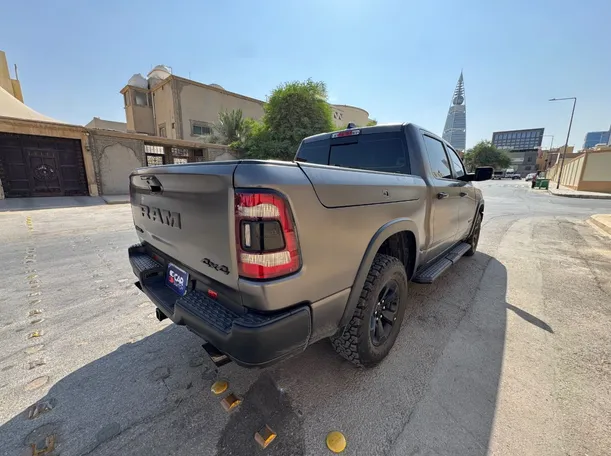 Car image 5