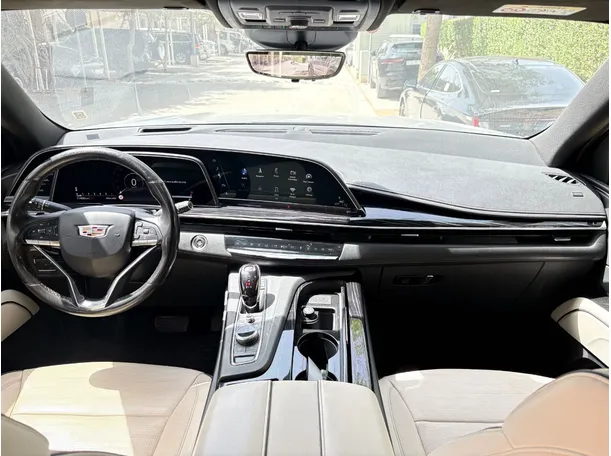 Car image 18