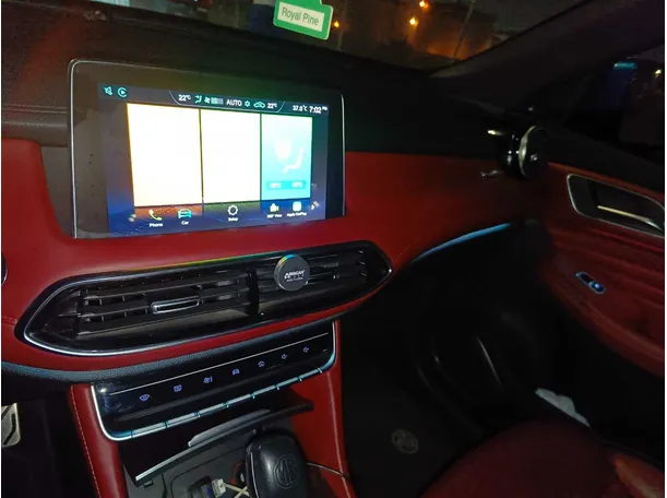 Car image 26