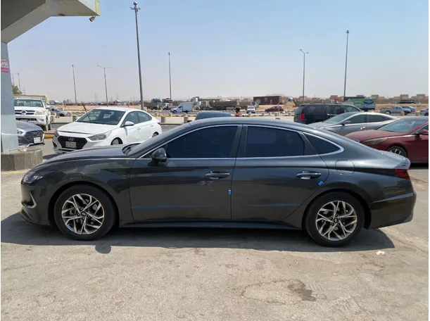 Car image 8