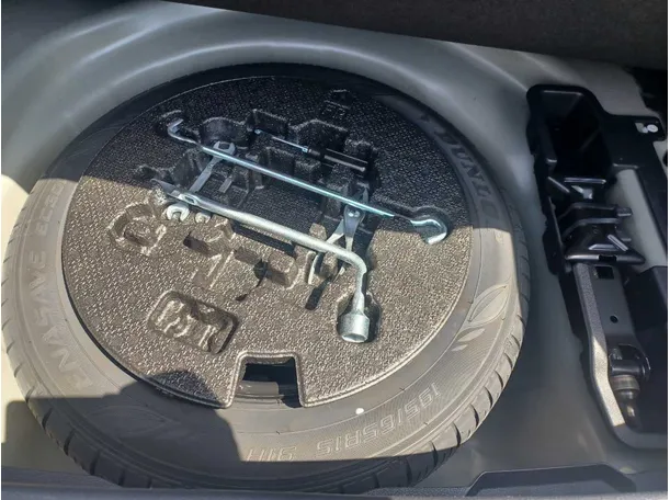Car image 22