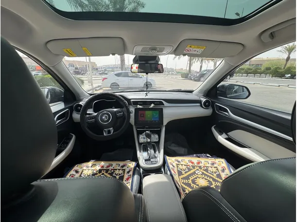 Car image 14