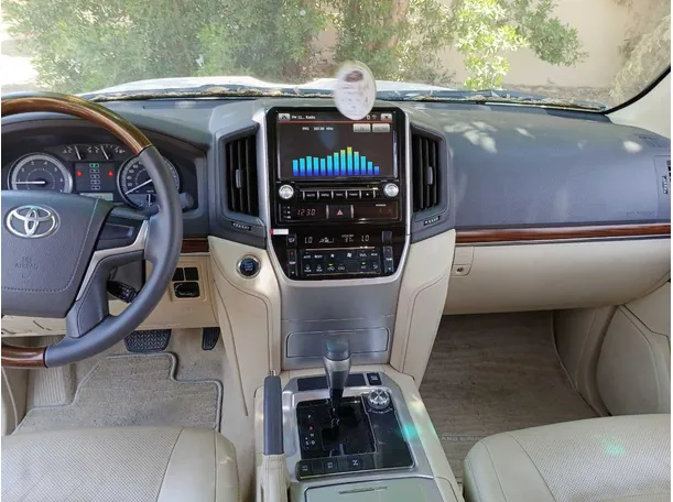 Car image 16