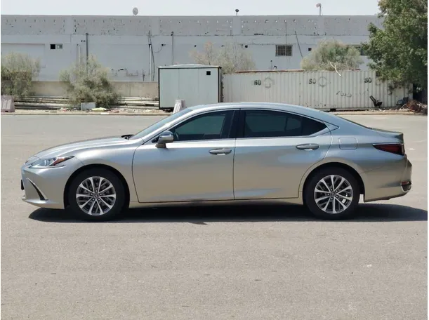 Car image 7
