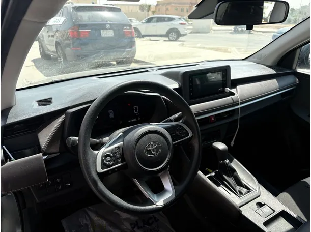 Car image 11