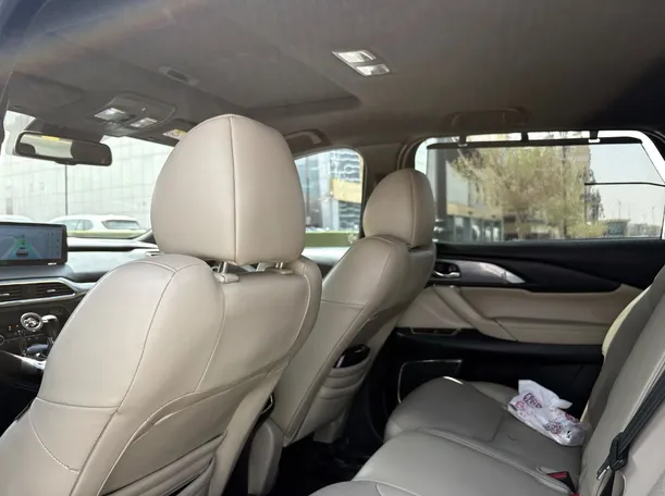 Car image 17