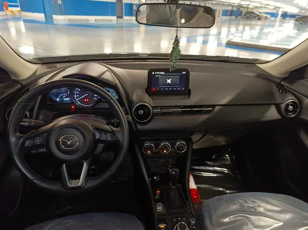 Car image 19