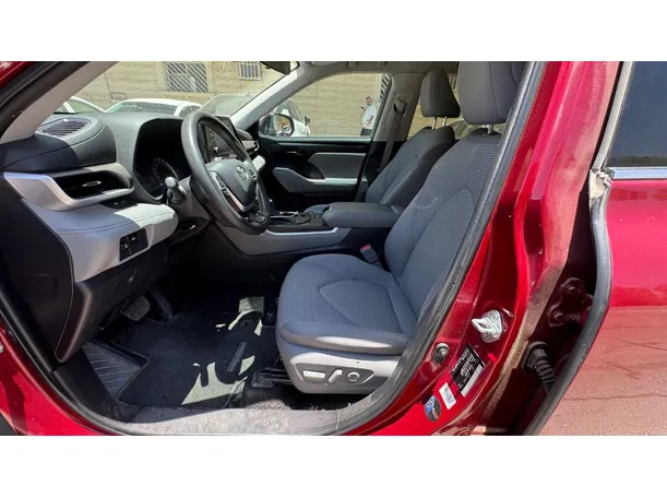 Car image 10