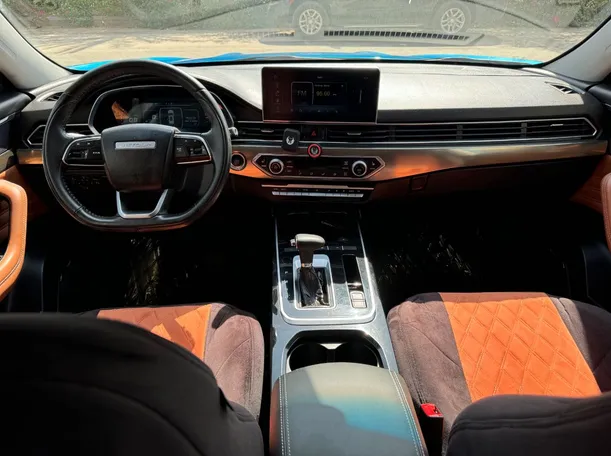 Car image 14