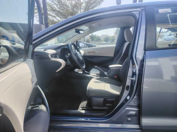 Car image 12