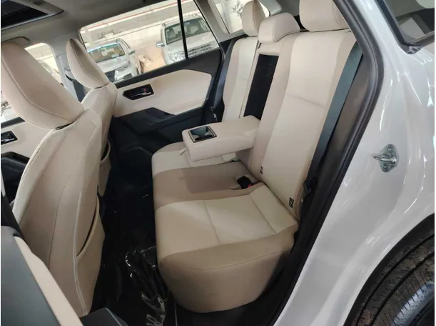 Car image 20