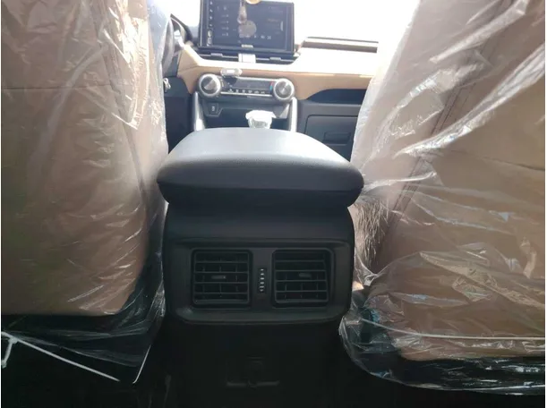 Car image 27