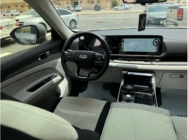 Car image 18