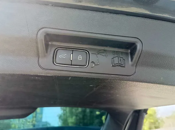Car image 33