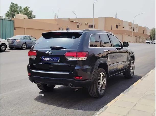 Car image 5