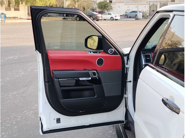Car image 11