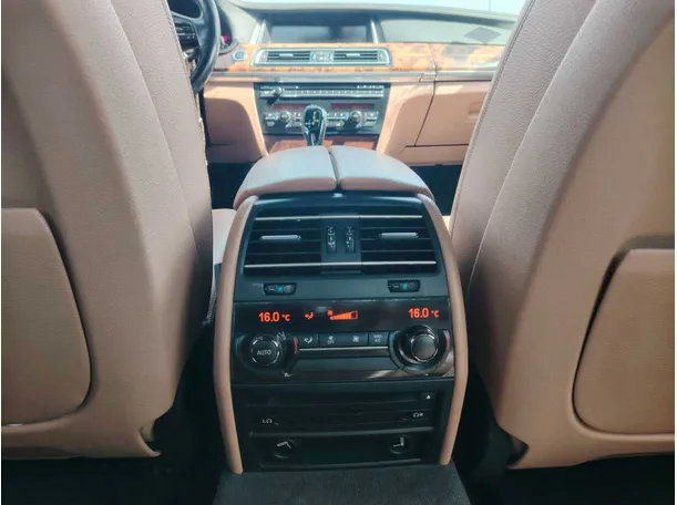 Car image 33