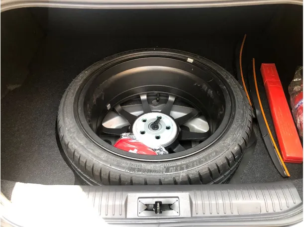 Car image 20