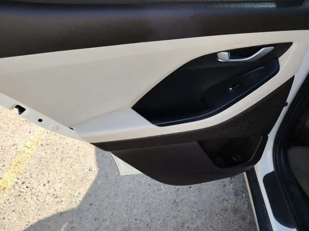 Car image 16