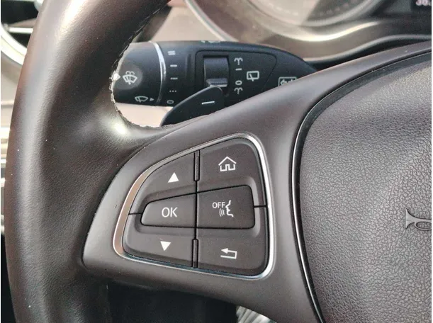 Car image 32