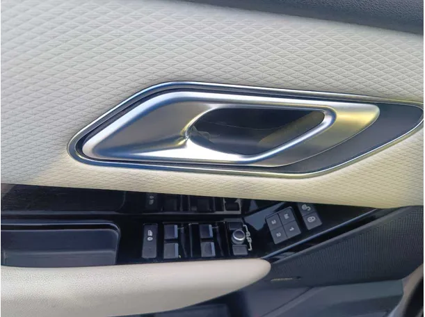 Car image 33