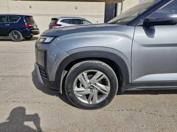 Car image 9