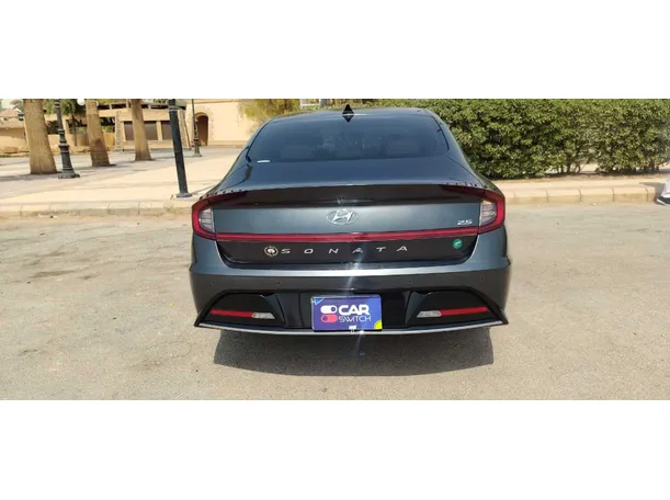 Car image 6