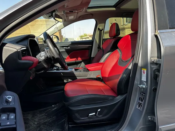 Car image 12