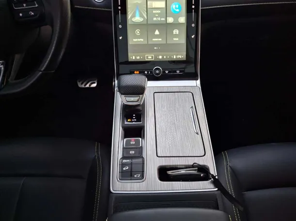 Car image 16