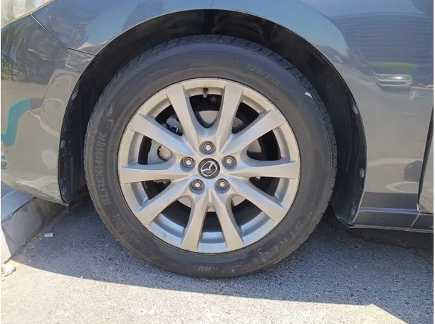 Car image 9