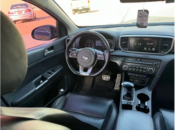 Car image 15