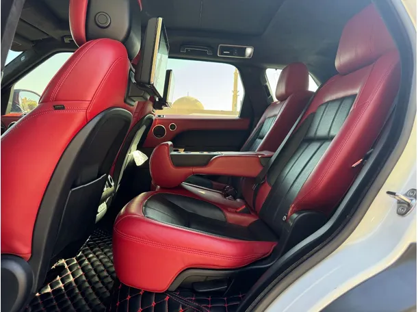 Car image 12