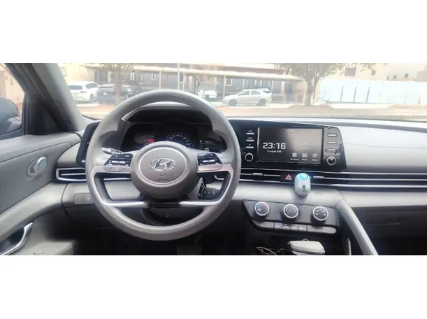 Car image 16