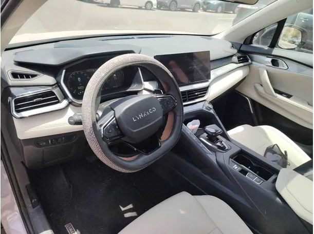 Car image 13