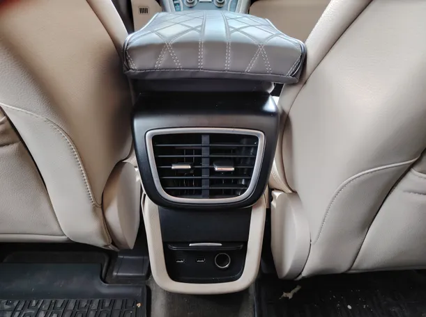 Car image 26
