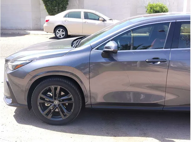 Car image 9