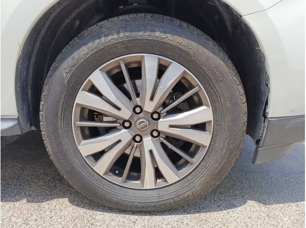 Car image 10