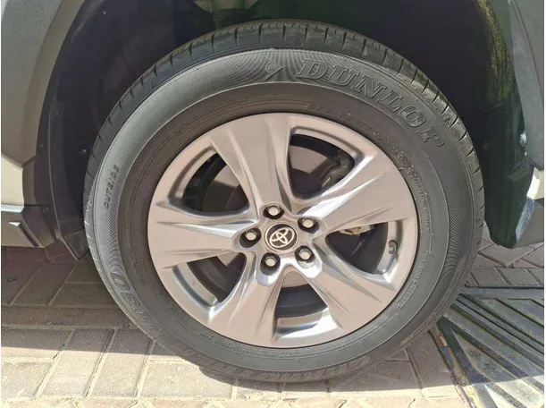 Car image 9