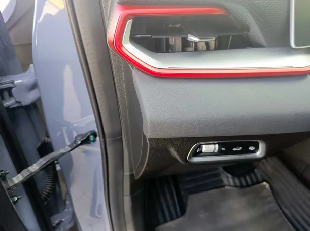 Car image 36