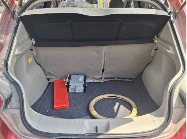 Car image 18