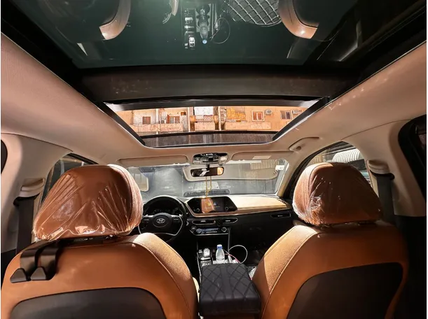 Car image 16