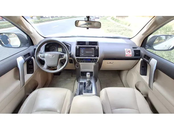 Car image 19
